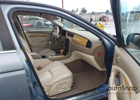 2003 Jaguar S-Type 4.2L V8 z USA, uszkodzony, nr VIN SAJEA01U23HM81431